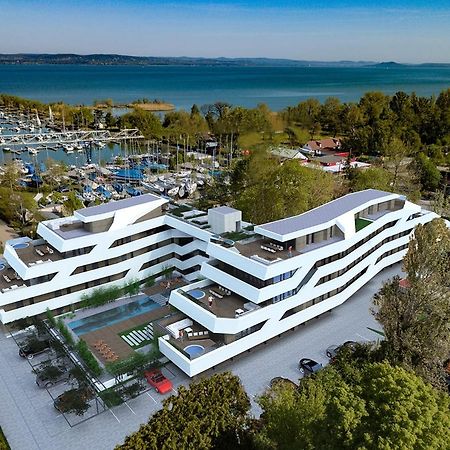 Marina Apartman Hotel Balatonszárszó Exteriör bild