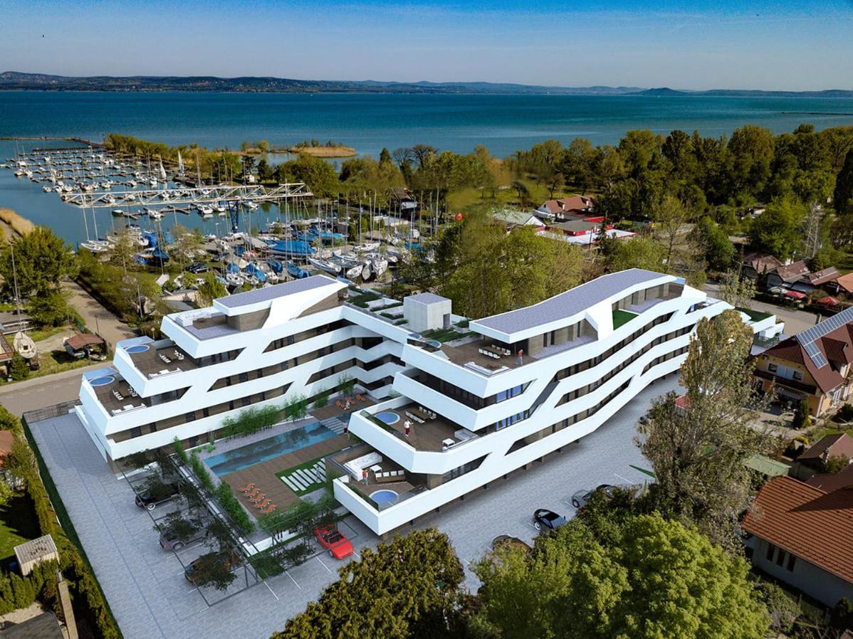 Marina Apartman Hotel Balatonszárszó Exteriör bild
