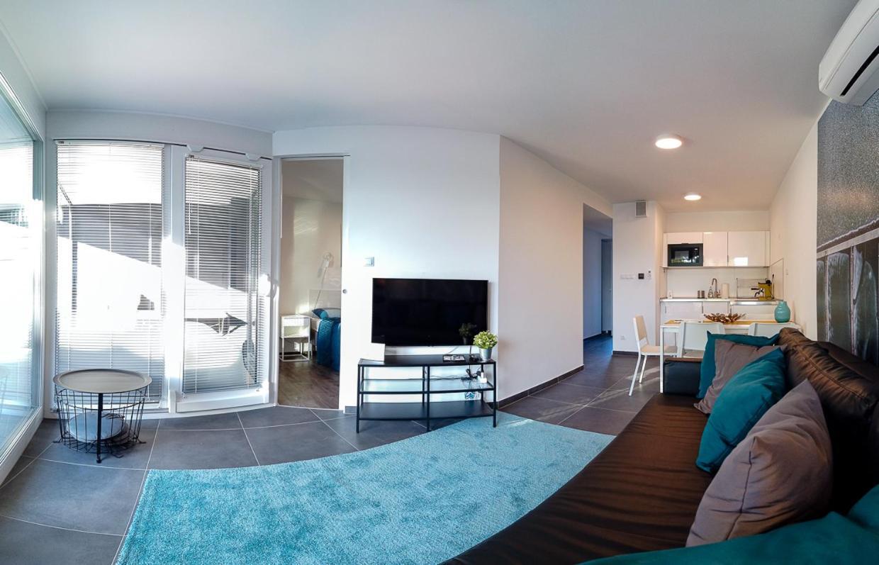 Marina Apartman Hotel Balatonszárszó Exteriör bild