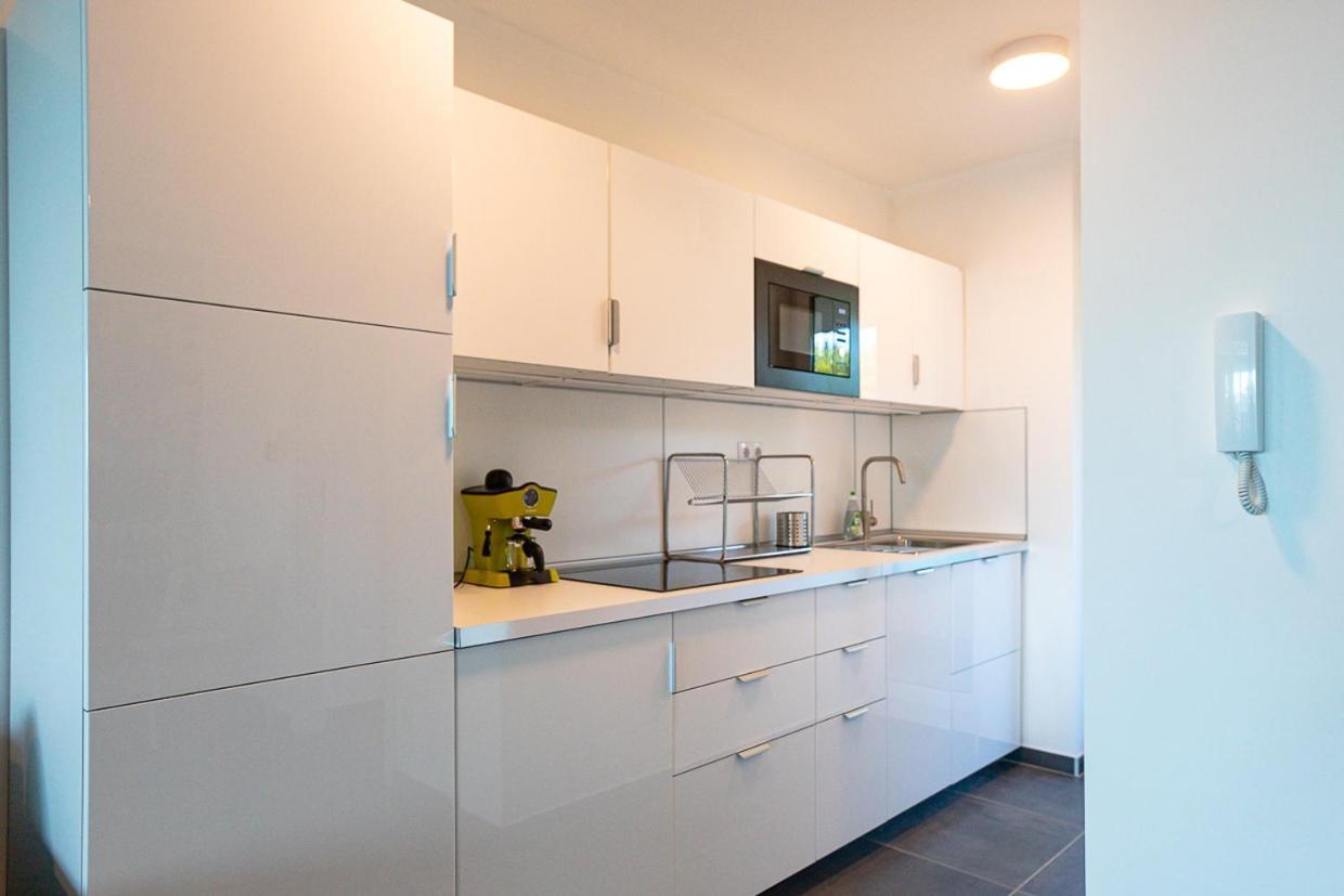 Marina Apartman Hotel Balatonszárszó Exteriör bild