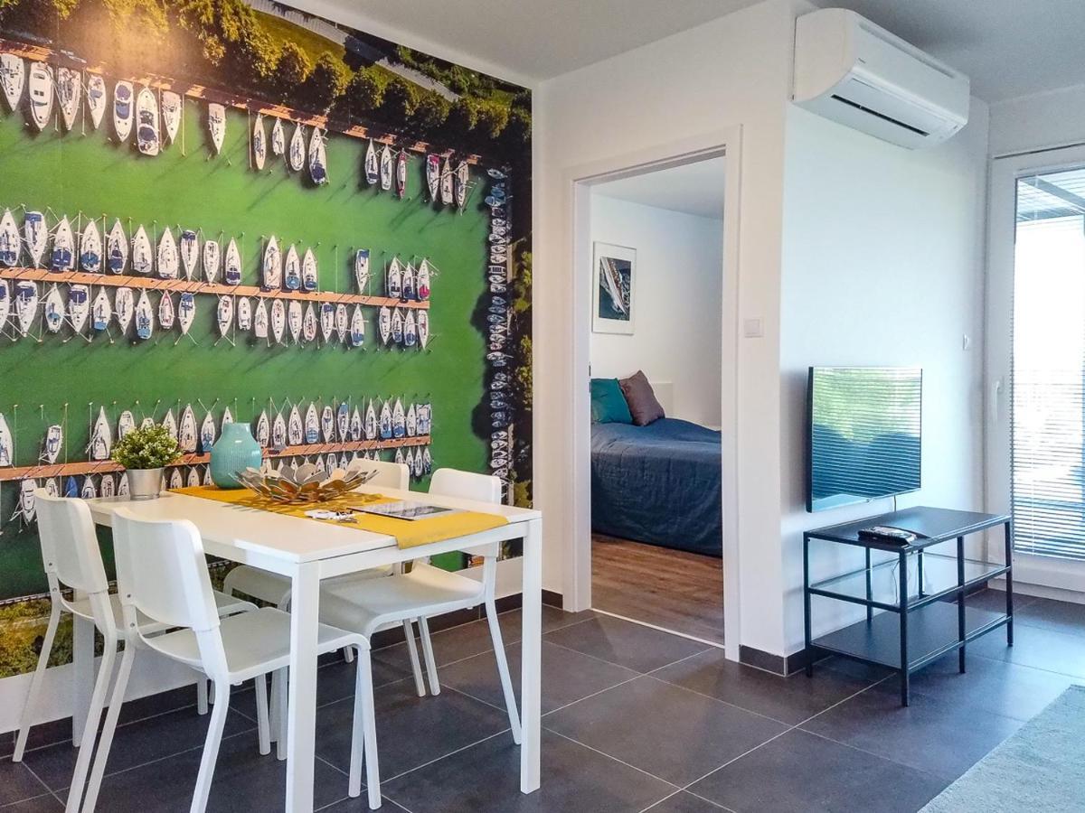 Marina Apartman Hotel Balatonszárszó Exteriör bild