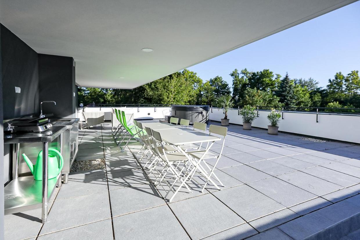 Marina Apartman Hotel Balatonszárszó Exteriör bild