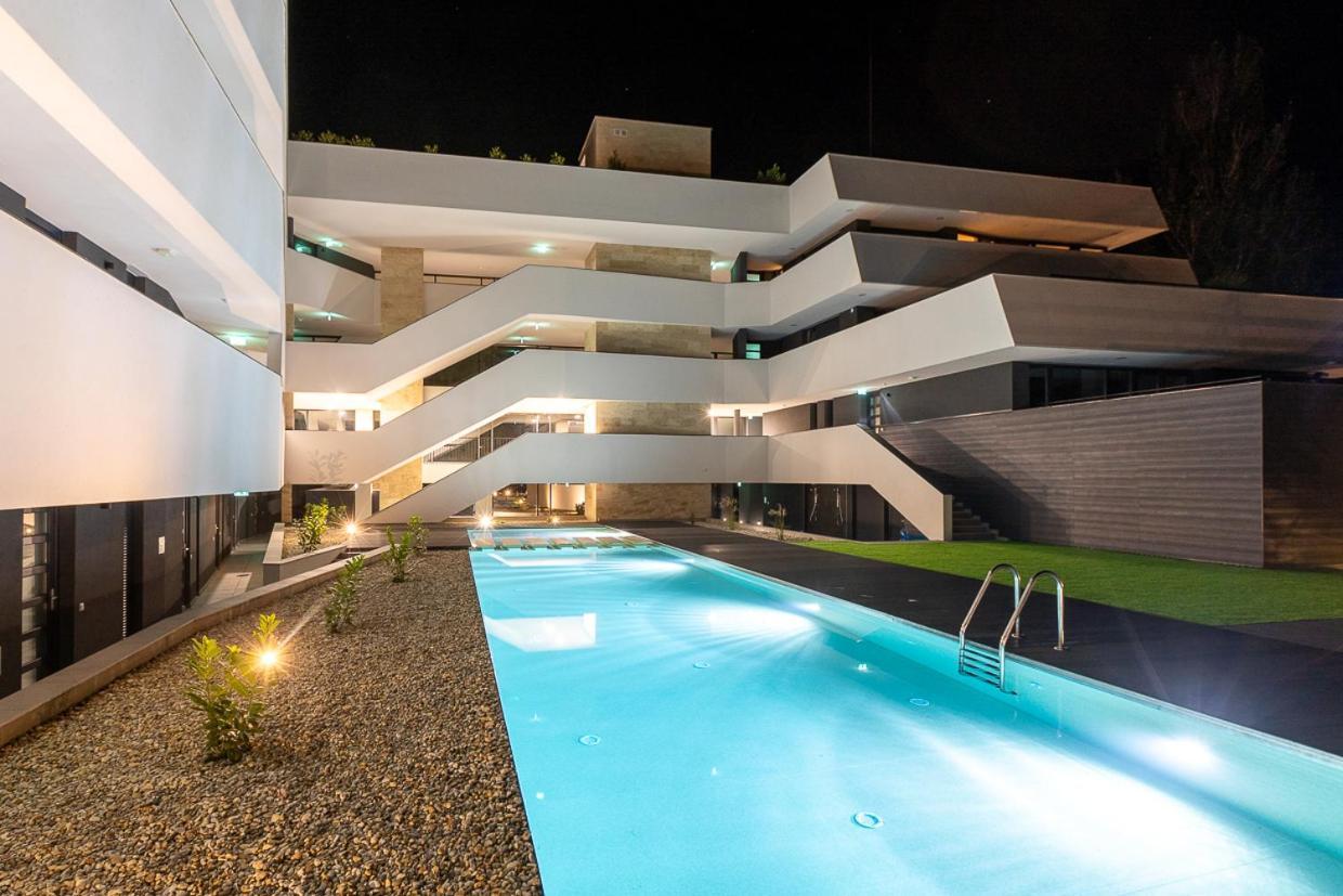 Marina Apartman Hotel Balatonszárszó Exteriör bild