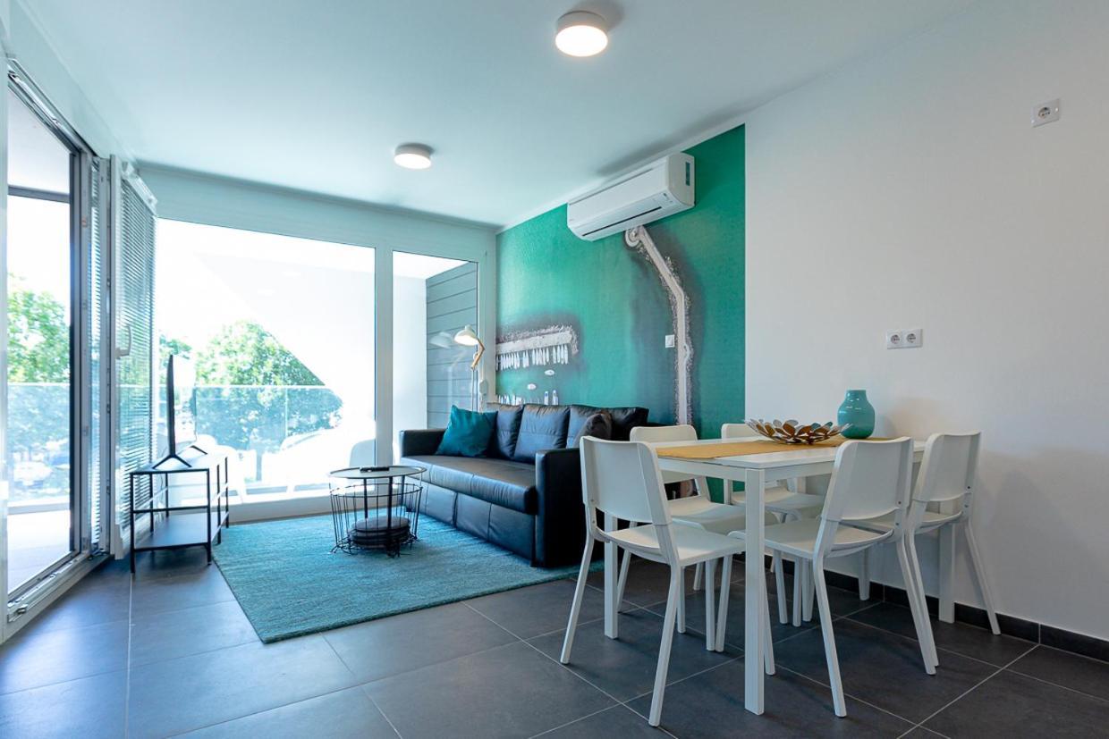 Marina Apartman Hotel Balatonszárszó Exteriör bild