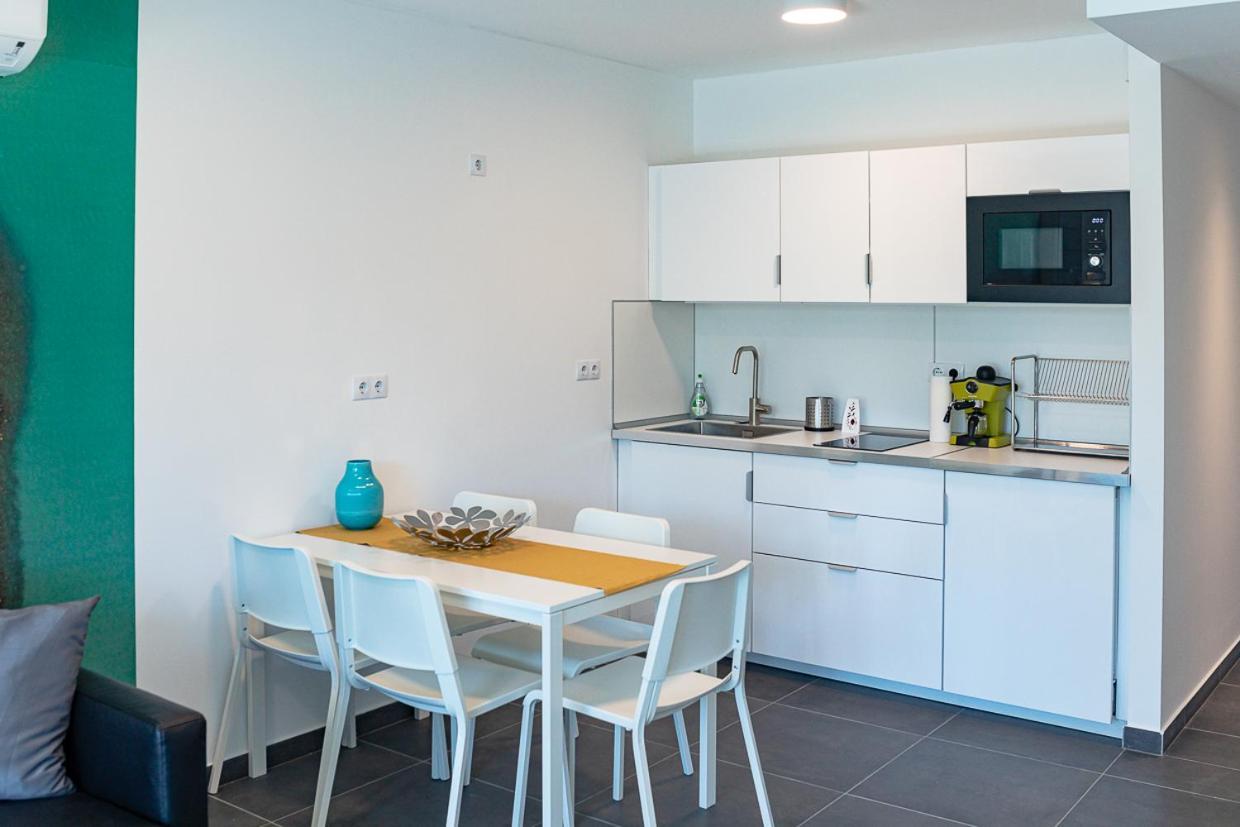 Marina Apartman Hotel Balatonszárszó Exteriör bild