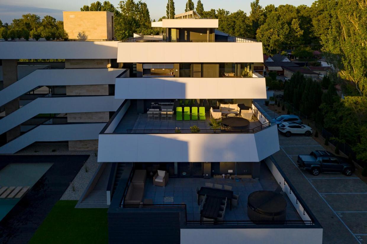 Marina Apartman Hotel Balatonszárszó Exteriör bild