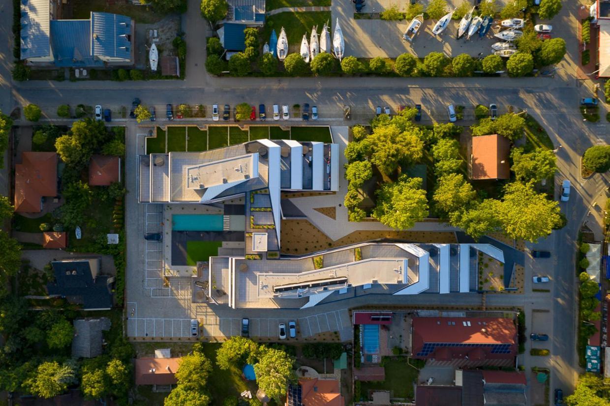 Marina Apartman Hotel Balatonszárszó Exteriör bild