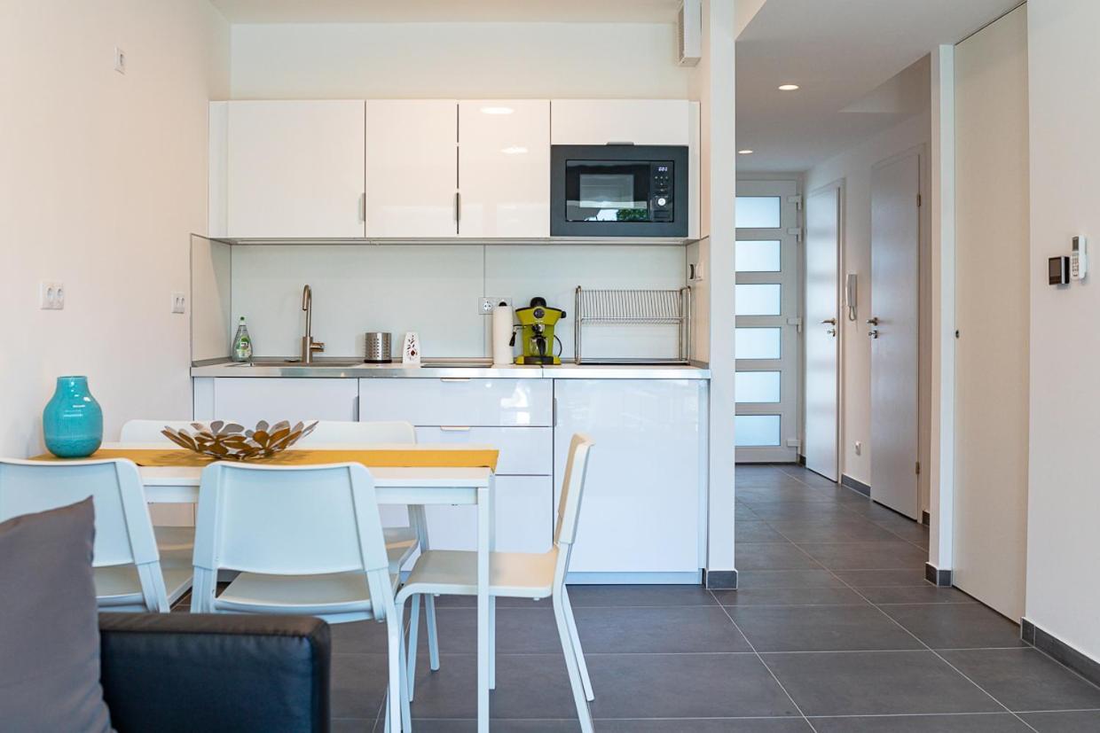 Marina Apartman Hotel Balatonszárszó Exteriör bild