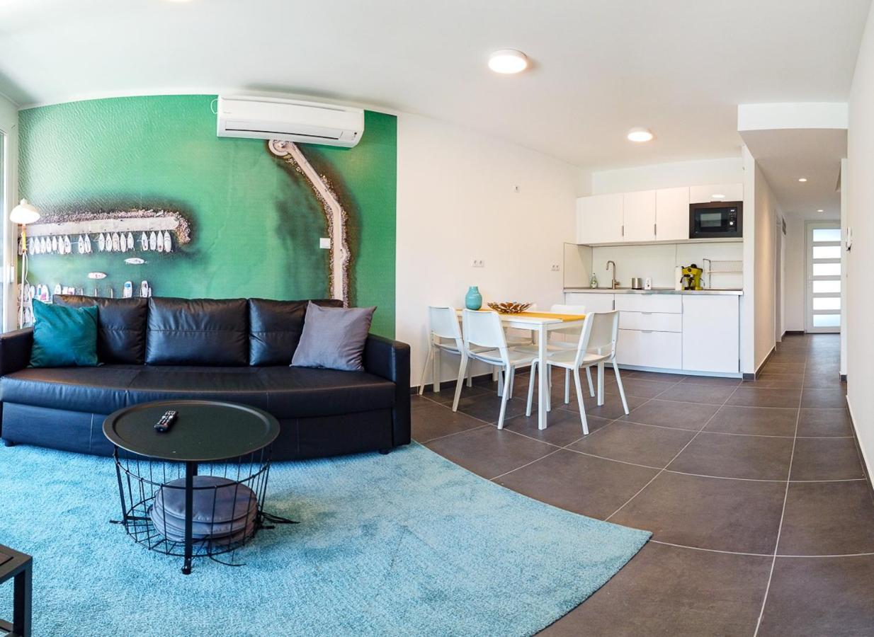 Marina Apartman Hotel Balatonszárszó Exteriör bild