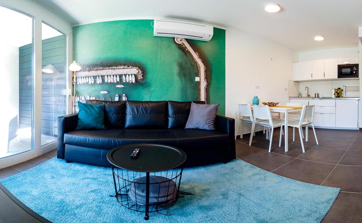 Marina Apartman Hotel Balatonszárszó Exteriör bild