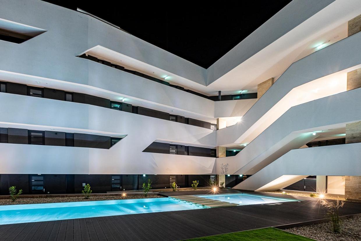 Marina Apartman Hotel Balatonszárszó Exteriör bild